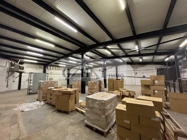 Industrial in Neuilly-Plaisance for lease - Interior Photo - Image 2 of 4