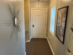 28 N Bennett St, Geneva, IL à louer Photo intérieure- Image 1 de 5