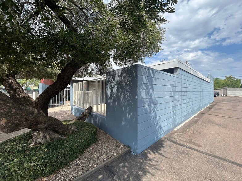 506 E Camelback Rd, Phoenix, AZ à vendre - Photo du bâtiment - Image 3 de 16