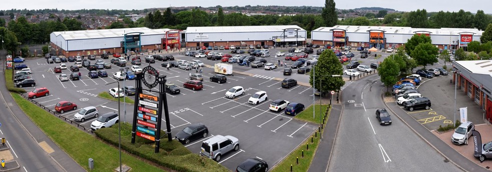 Waterside Retail Park portefeuille de 3 propriétés à vendre sur LoopNet.ca - Photo principale - Image 1 de 3