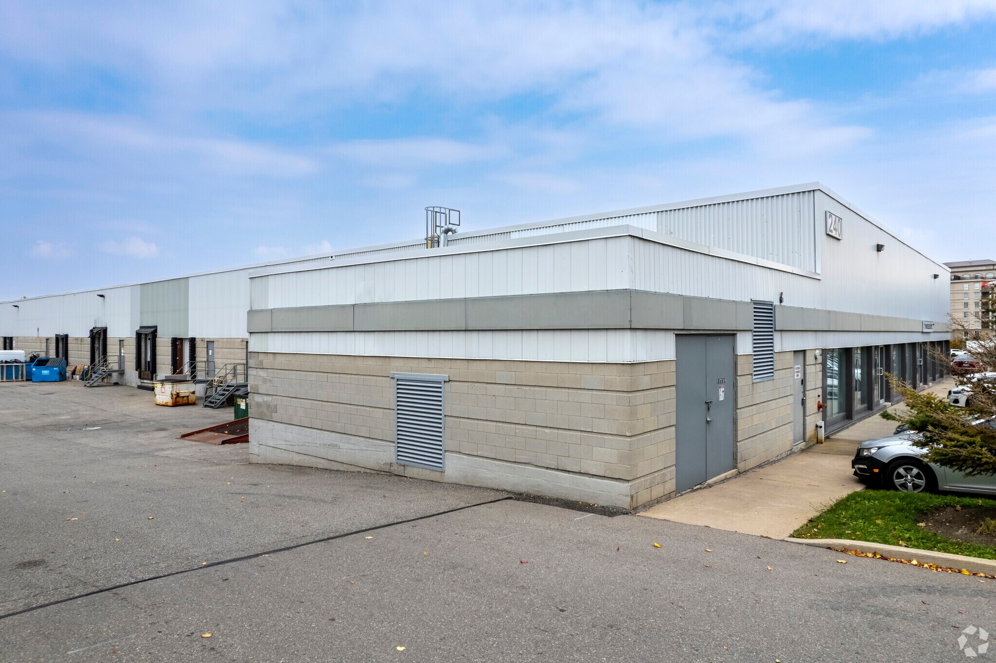 240 Viceroy Rd, Vaughan, ON à vendre Photo principale- Image 1 de 1