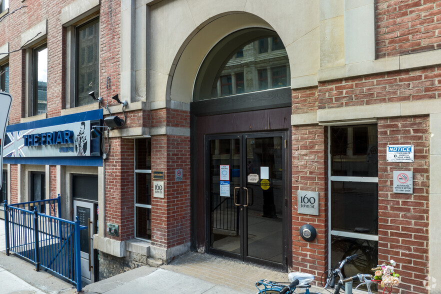 160 John St, Toronto, ON for lease - Building Photo - Image 3 of 5