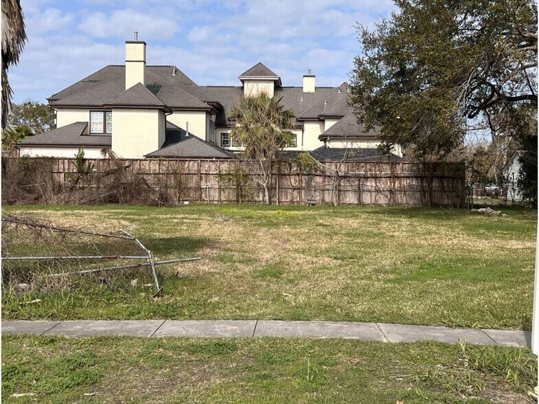 121-123 Van Molan St, Houston, TX à vendre - Photo du bâtiment - Image 2 de 9