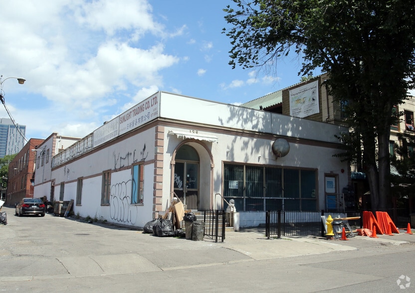 138 D'arcy St, Toronto, ON for sale - Primary Photo - Image 1 of 1