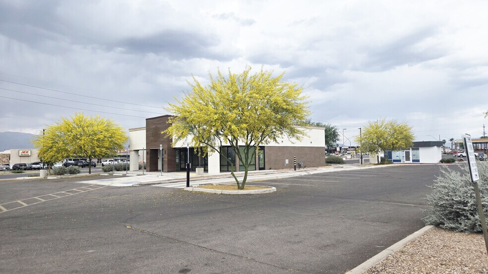 6960 E 22nd St, Tucson, AZ à louer - Photo du bâtiment - Image 2 de 8