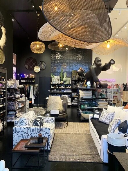 Retail in Marseille for lease - Interior Photo - Image 3 of 4