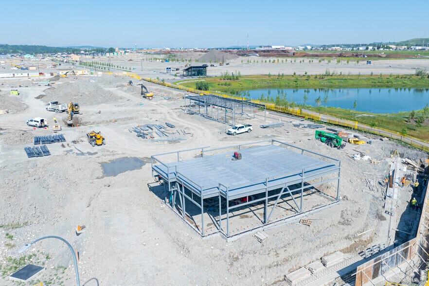 264 Park St, Cochrane, AB à louer - Photo du bâtiment - Image 1 de 7