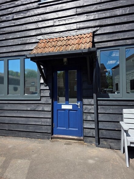 Mortimer Ln, Reading for lease - Building Photo - Image 3 of 4