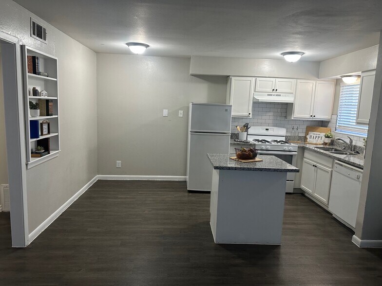 1101 E Main St, League City, TX à vendre - Photo du bâtiment - Image 2 de 21