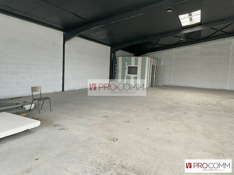 Industrial in Chartres for lease - Interior Photo - Image 3 of 8