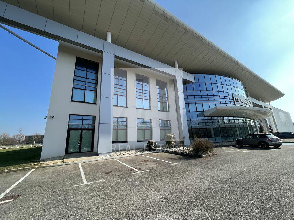 301 Rue Denis Papin, Villefontaine à vendre Photo principale- Image 1 de 19