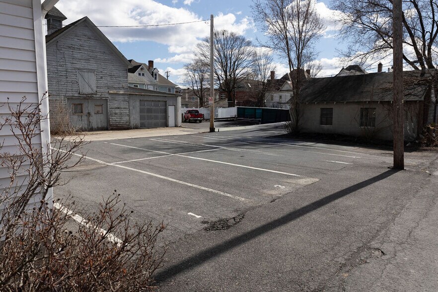811 Monroe St, Stroudsburg, PA à louer - Photo du bâtiment - Image 3 de 42