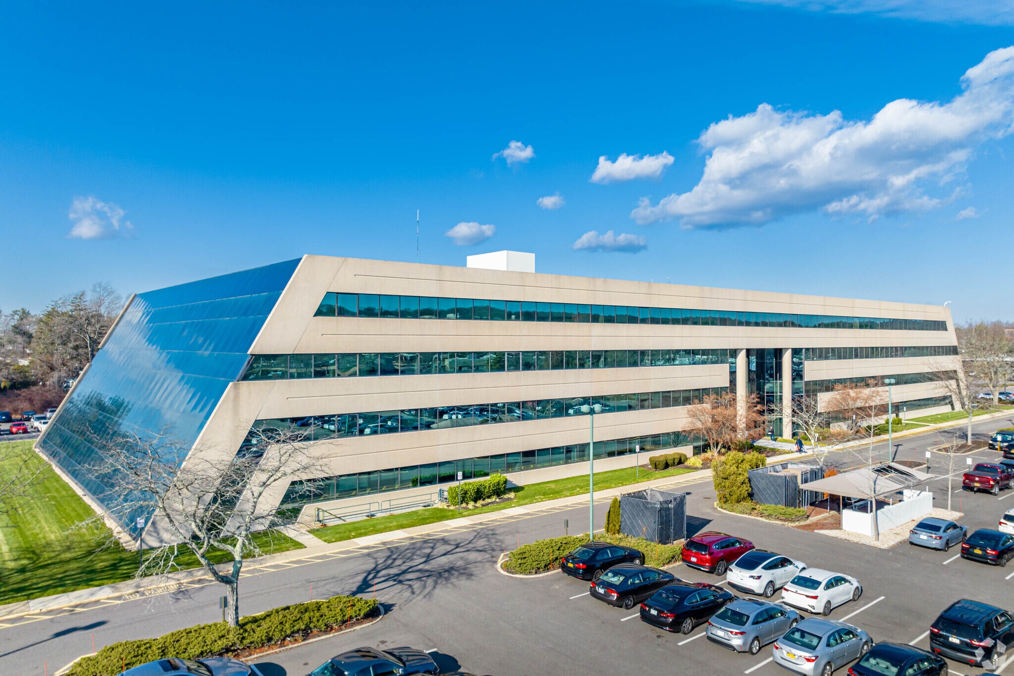 1000 Woodbury Rd, Woodbury, NY à louer Photo du bâtiment- Image 1 de 15