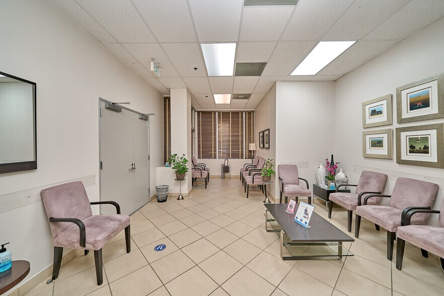 8737 Beverly Blvd, West Hollywood, CA à vendre - Photo du bâtiment - Image 2 de 109