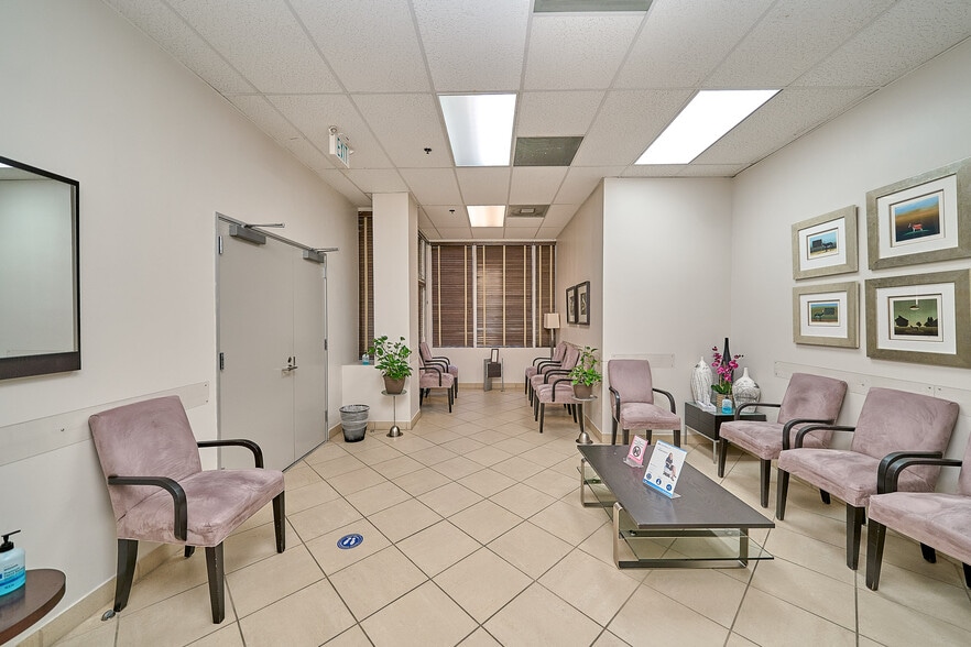 8737 Beverly Blvd, West Hollywood, CA à vendre - Photo du bâtiment - Image 2 de 109