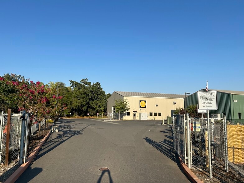 140 Grove Ct, Healdsburg, CA for lease - Building Photo - Image 2 of 21
