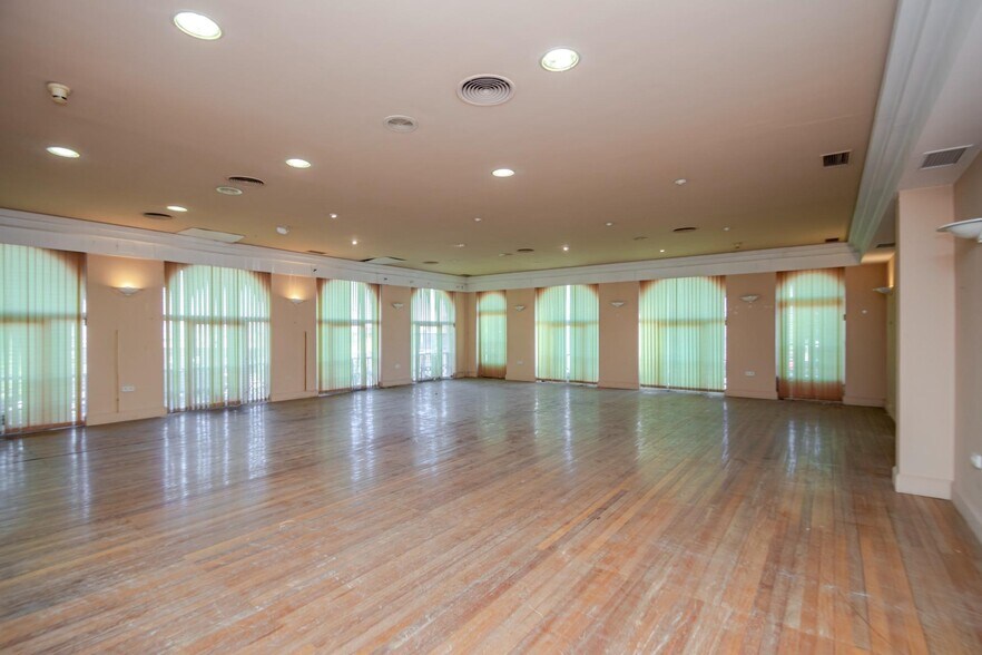 Calle Pablo Neruda, 1, Mairena del Aljarafe, Sevilla for sale - Building Photo - Image 2 of 24