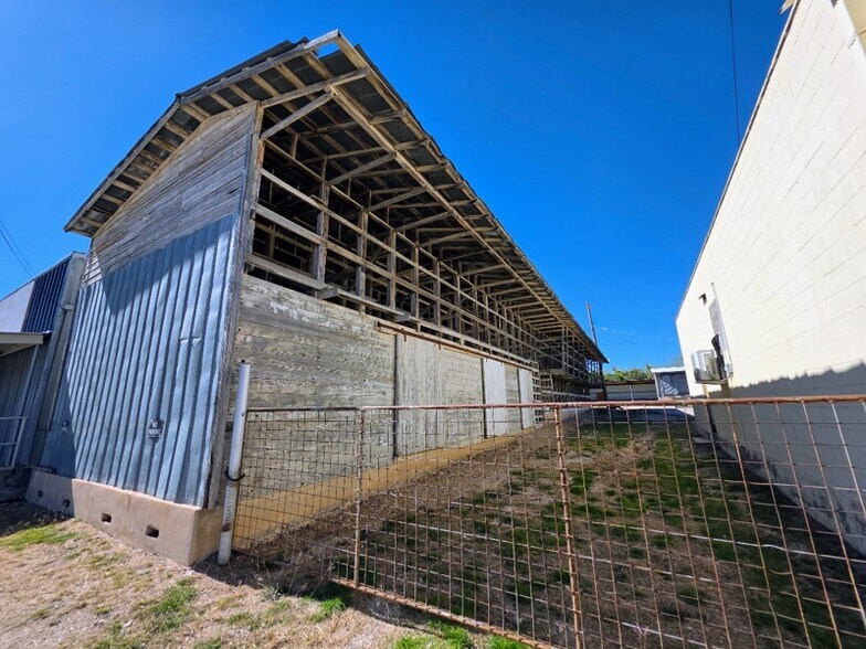 116 Broadway St, Mertzon, TX à vendre - Photo du bâtiment - Image 3 de 13