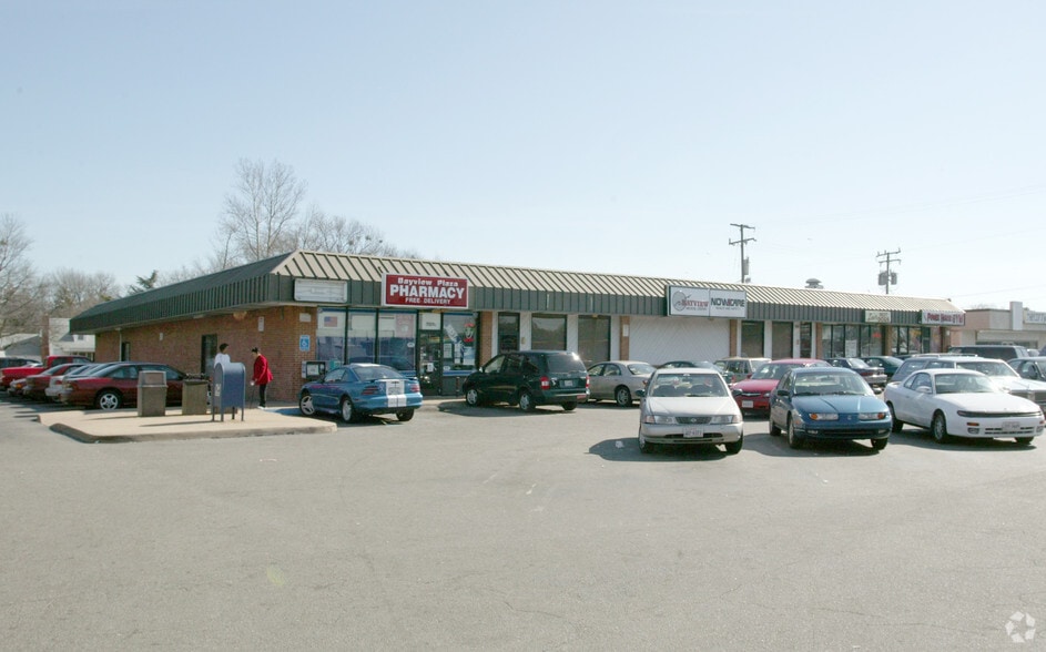 Bayview Shopping Center portfolio of 2 properties for sale on LoopNet.ca - Building Photo - Image 3 of 3