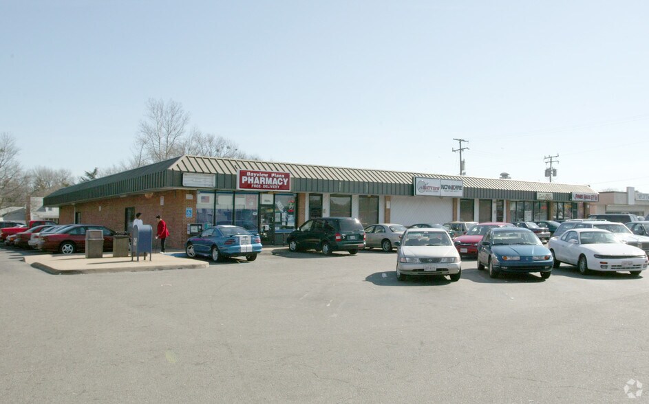 Bayview Shopping Center portefeuille de 2 propriétés à vendre sur LoopNet.ca - Photo du bâtiment - Image 3 de 3