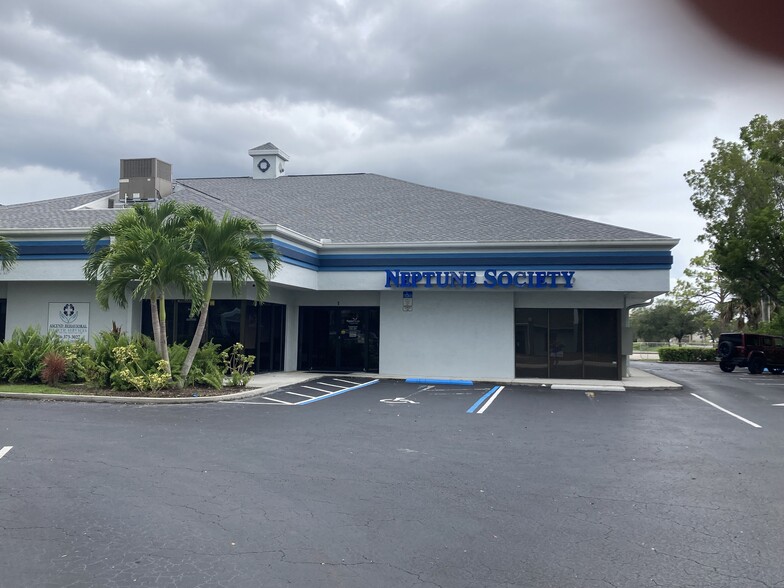 6360 Presidential Ct, Fort Myers, FL for lease - Building Photo - Image 2 of 16