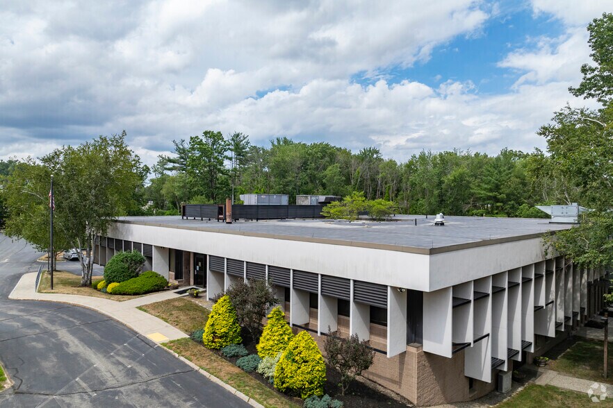 6 Manor Pky, Salem, NH à louer - Photo du bâtiment - Image 2 de 5