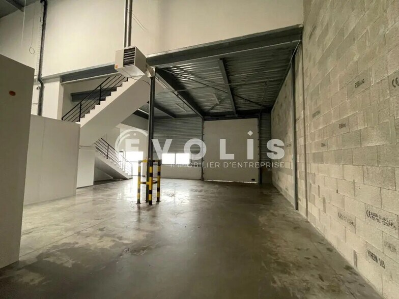 Office in SAINT-JEAN-D'ILLAC for lease - Interior Photo - Image 2 of 6