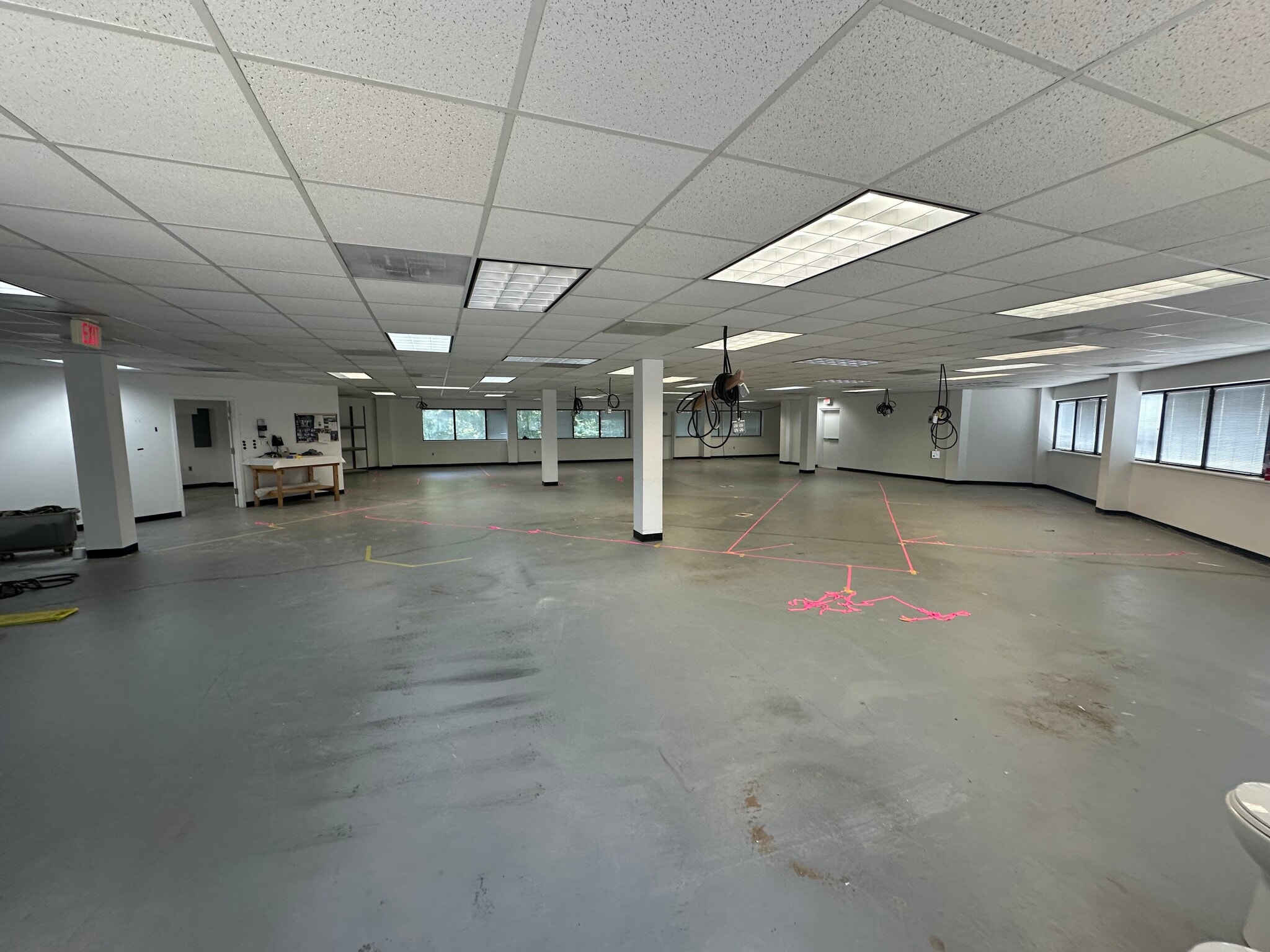 45064 Underwood Ln, Dulles, VA for lease Interior Photo- Image 1 of 3