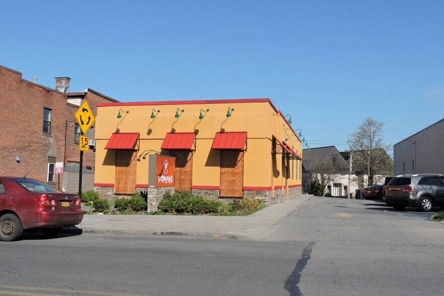 326 Genesee St, Utica, NY à louer - Photo du bâtiment - Image 2 de 6