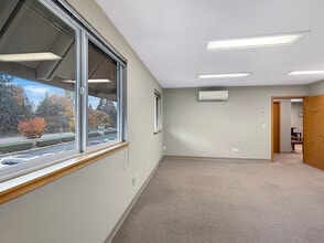 9623 32nd St SE, Lake Stevens, WA for lease Interior Photo- Image 2 of 7