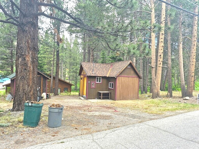 799 Minaret Rd, June Lake, CA for sale - Building Photo - Image 1 of 4