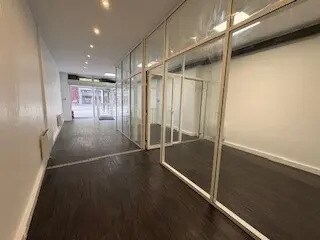 Retail in Paris for lease Interior Photo- Image 1 of 8