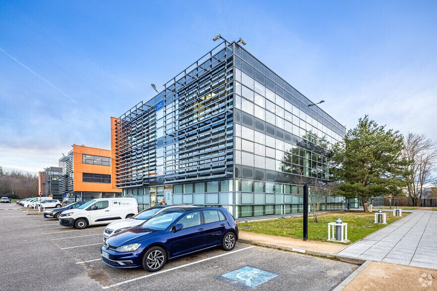 Bureau dans Saint-Priest à louer - Photo du bâtiment - Image 2 de 2