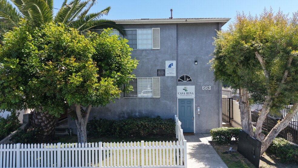 663 W 5th St, San Pedro, CA à vendre - Photo du bâtiment - Image 2 de 11