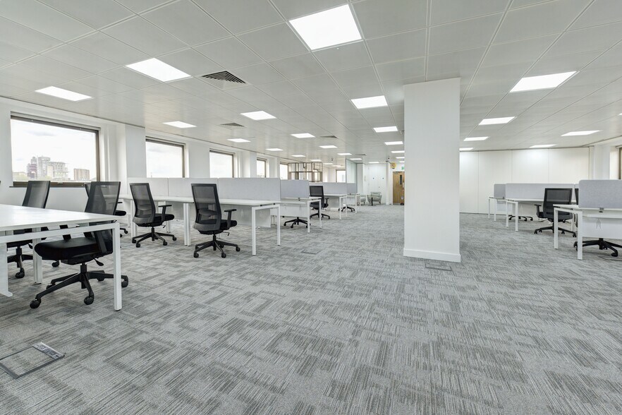 24 Southwark Bridge Rd, London for lease - Interior Photo - Image 3 of 9