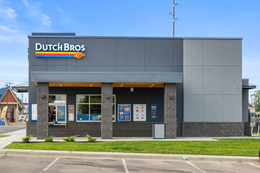 325 E Russell Ave, Warrensburg, MO à vendre - Photo du bâtiment - Image 3 de 6