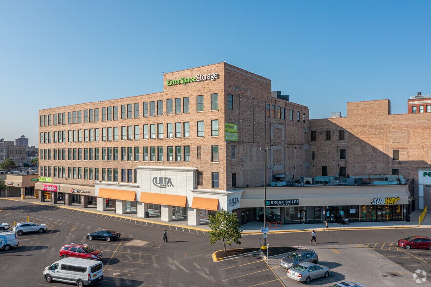 1300 N Ashland Ave, Chicago, IL à louer - Photo du bâtiment - Image 2 de 7