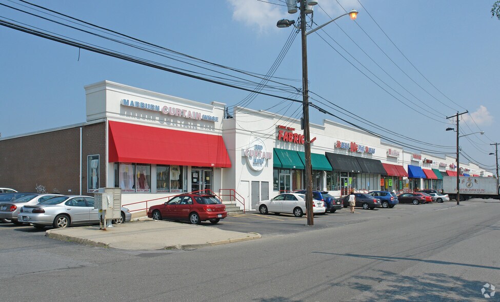 200 Glen Cove Rd, Carle Place, NY à louer - Photo du bâtiment - Image 2 de 4