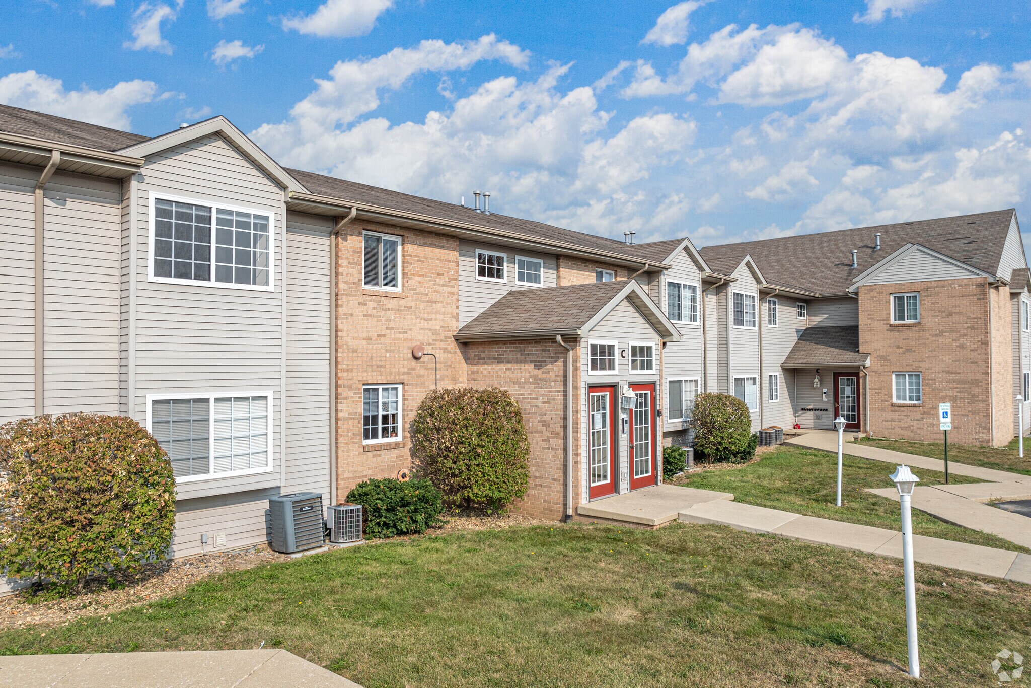 1700 W Hickory Grove Rd, Dunlap, IL for sale Primary Photo- Image 1 of 1