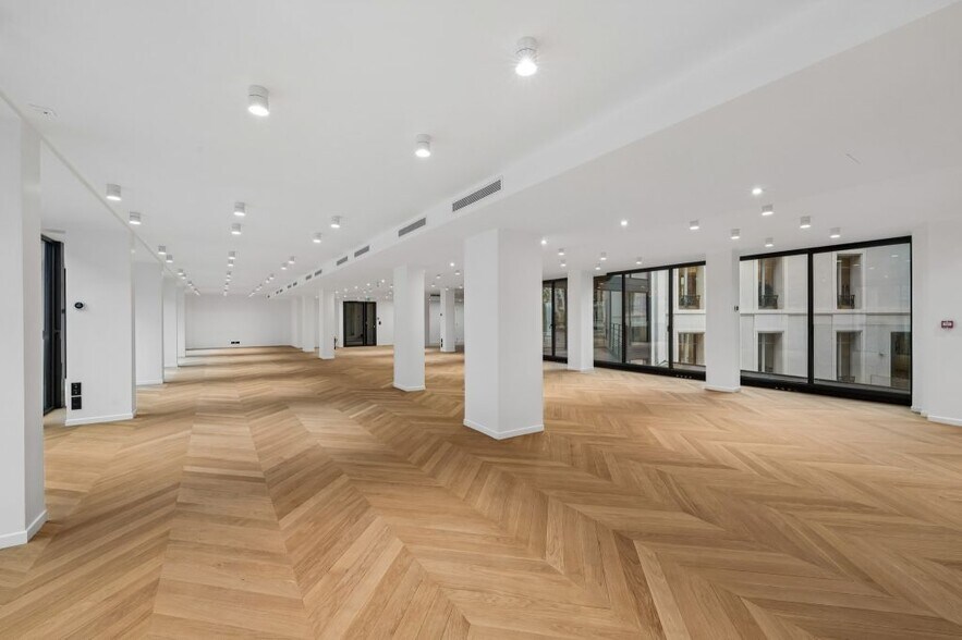 47 Rue De Ponthieu, Paris for lease - Building Photo - Image 2 of 9