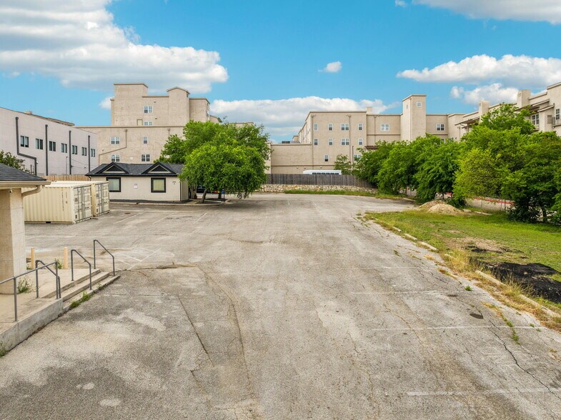 202 W Sunset Rd, San Antonio, TX for sale - Building Photo - Image 3 of 11