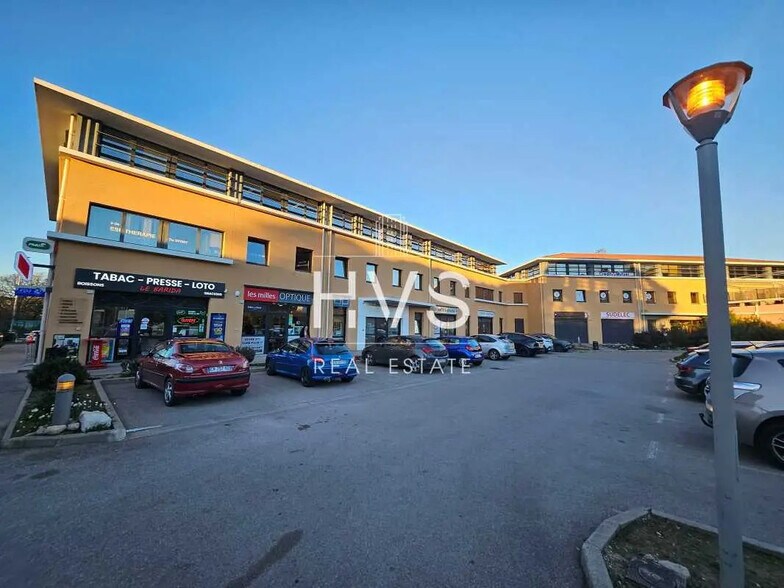 Commerce de détail dans Aix-en-Provence à louer - Photo du bâtiment - Image 1 de 9