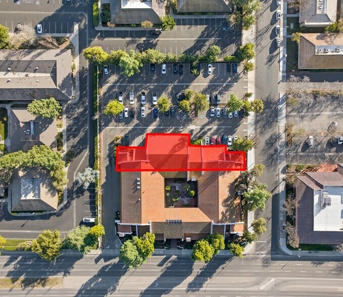 2377 W Shaw Ave, Fresno, CA à louer - Photo du bâtiment - Image 2 de 11