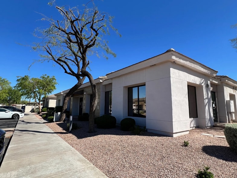 7165 E University Dr, Mesa, AZ à vendre - Photo du bâtiment - Image 3 de 11