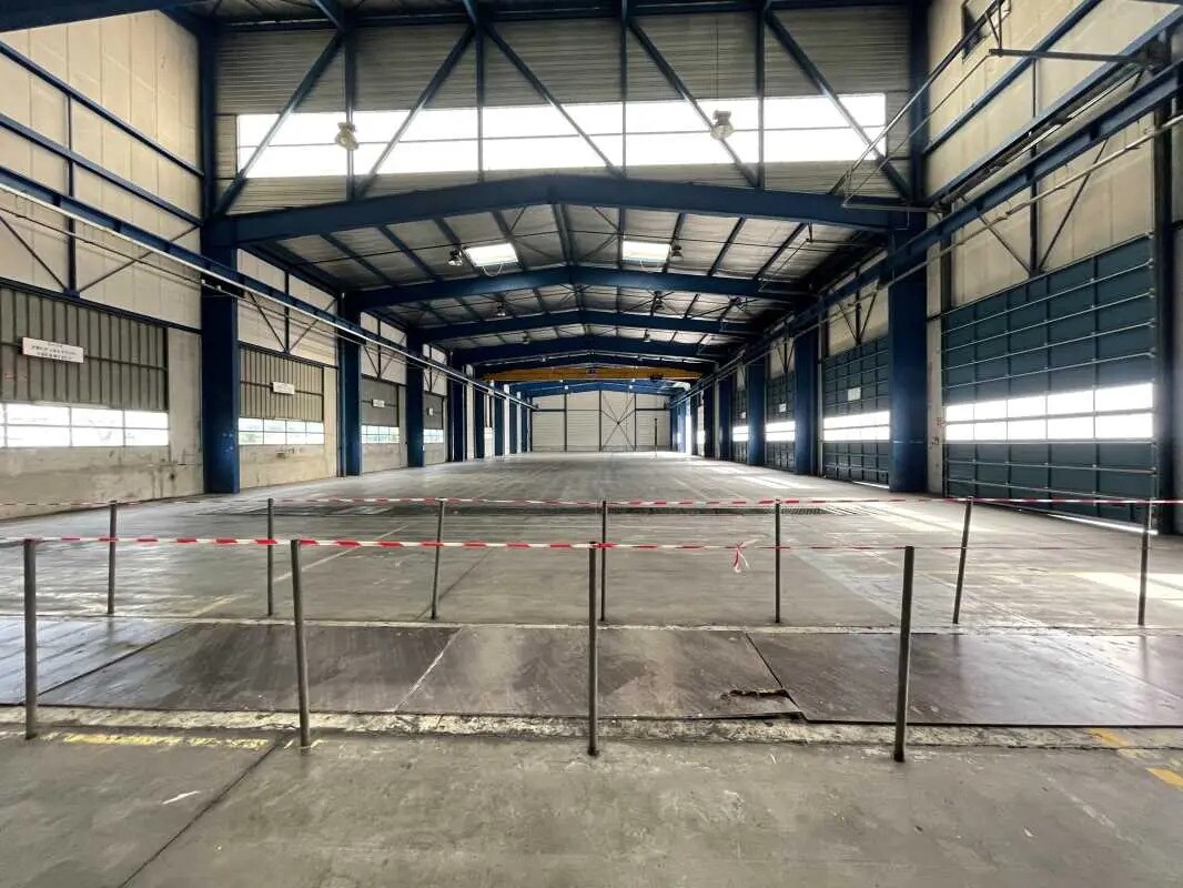 Office in Aix-en-Provence for lease Building Photo- Image 1 of 14