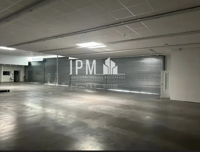 Retail in Pertuis for lease Interior Photo- Image 1 of 3