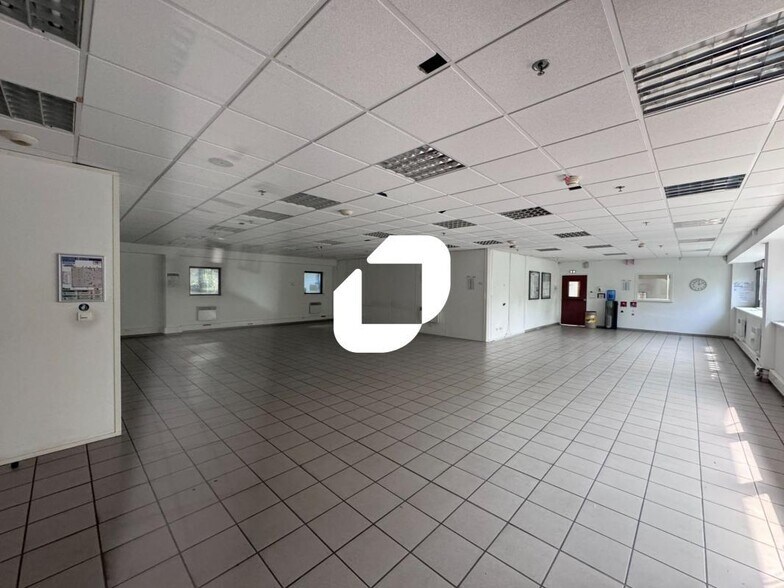 Flex in Houplines for lease - Interior Photo - Image 3 of 12