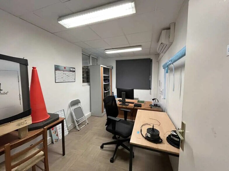 96 Avenue Du Progrès, Chassieu for lease - Interior Photo - Image 3 of 10