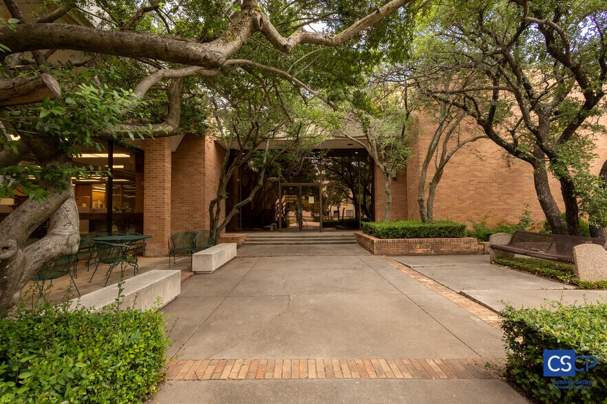 855 W Ash Ave, Duncan, OK à vendre - Photo du bâtiment - Image 3 de 38