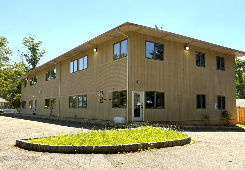 250 Stelton Rd, Piscataway, NJ à vendre - Photo du bâtiment - Image 2 de 7